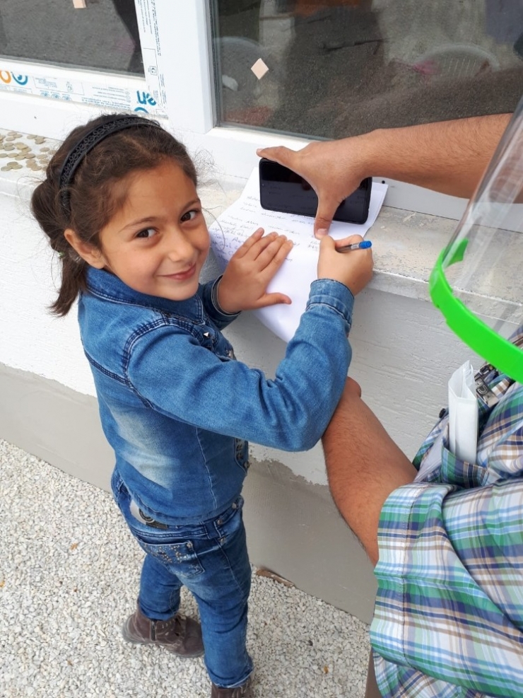 Kendi Küçük Yüreği Büyük