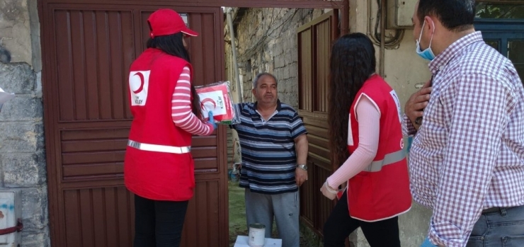 Kızılay’dan 100 Aileye Gıda Yardımı