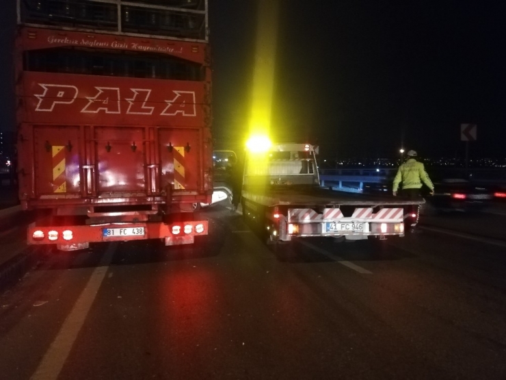 Alkollü Otomobil Sürücüsü Kamyona Çarptı: 1 Yaralı