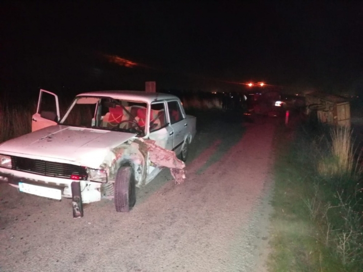 Otomobille Traktör Çarpıştı: 2 Yaralı