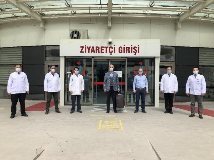 Korona Virüsü Yenen 3 Kişi Daha Alkışlarla Taburcu Edildi