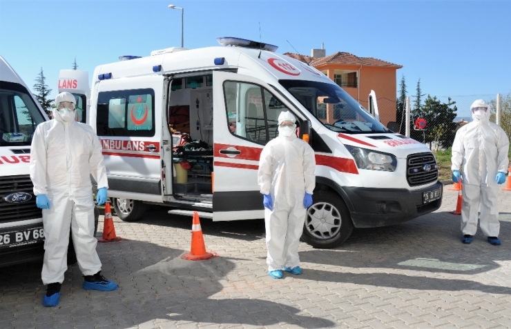 Sağlıkçılar Ve Ambulanslar Virüsten Böyle Korunuyor