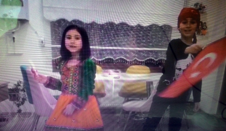 Müzik Öğretmenleri Ve Öğrenciler 23 Nisan Klibinde