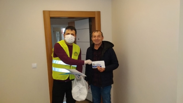 Malatya’da Evlere Maske Dağıtılıyor