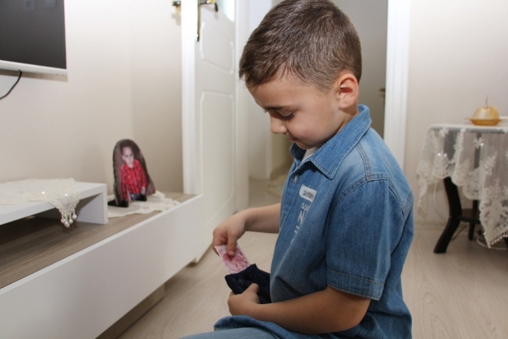 7 Yaşındaki Alperen Harçlıklarını ’Milli Dayanışma’ İçin Bağışladı