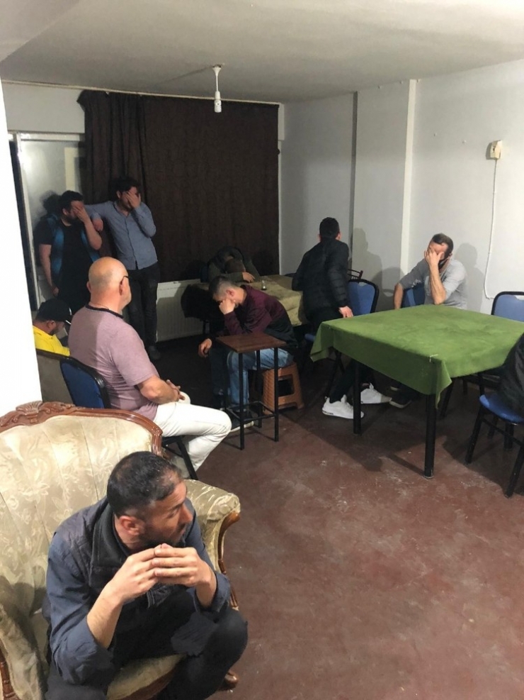 Manisa’da Kumar Oynatanlara 44 Bin Tl’lik Sosyal Mesafe Cezası