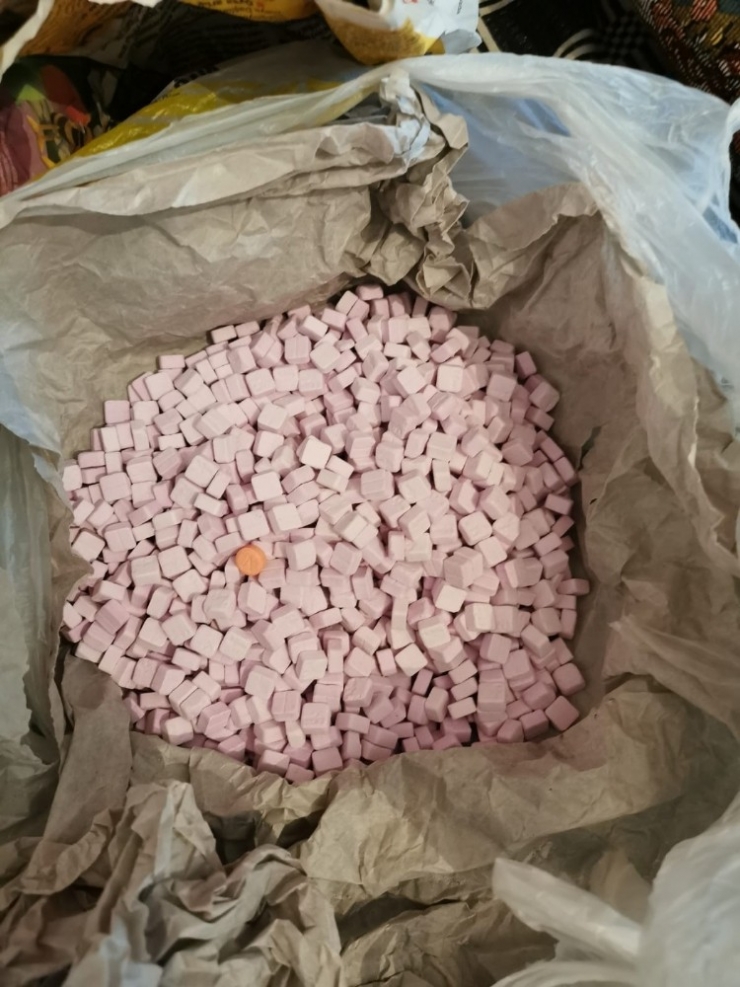 Narkotik Köpeği Çakıl, Soba Bacasındaki Uyuşturucuyu Buldu