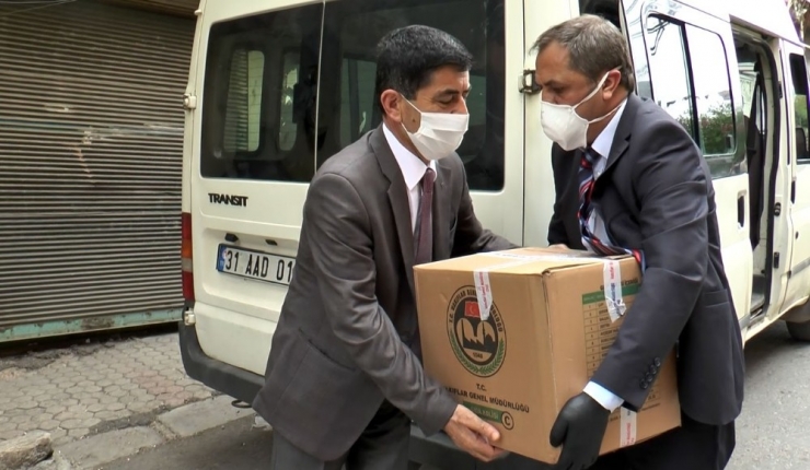 Vakıflar Hayır Geleneğini Kapı Kapı Dolaşarak Sürdürüyor