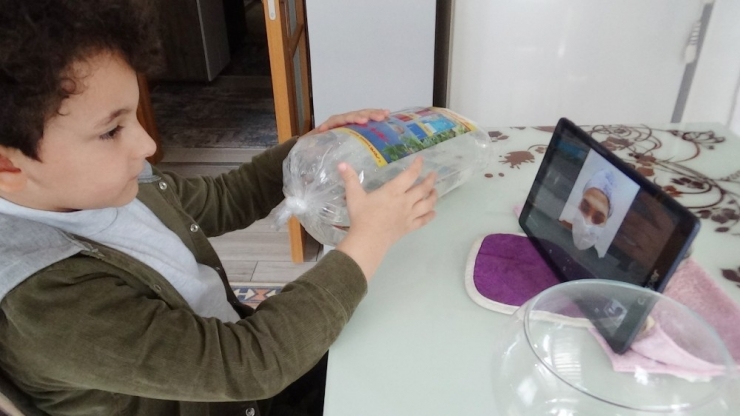 Eve Gidemeyen Hemşirenin Çocuğunun İstediği Balıkları Vefa Sosyal Destek Grubu Götürdü