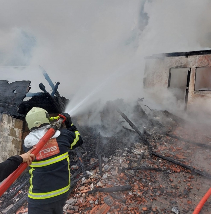 Rize’de Ev Ve Serender Yangını Korkuttu