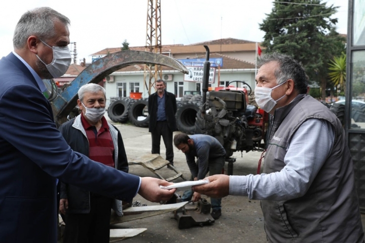 Başkan Hamit Kılıç Sanayi Sitelerinde Ve Sebze Halinde Maske Dağıttı