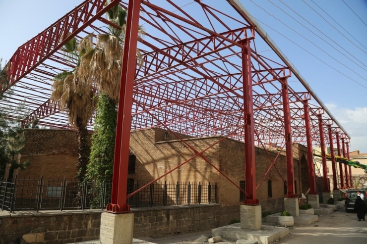 Tarihi Kırmızı Medresede Restorasyon Çalışması