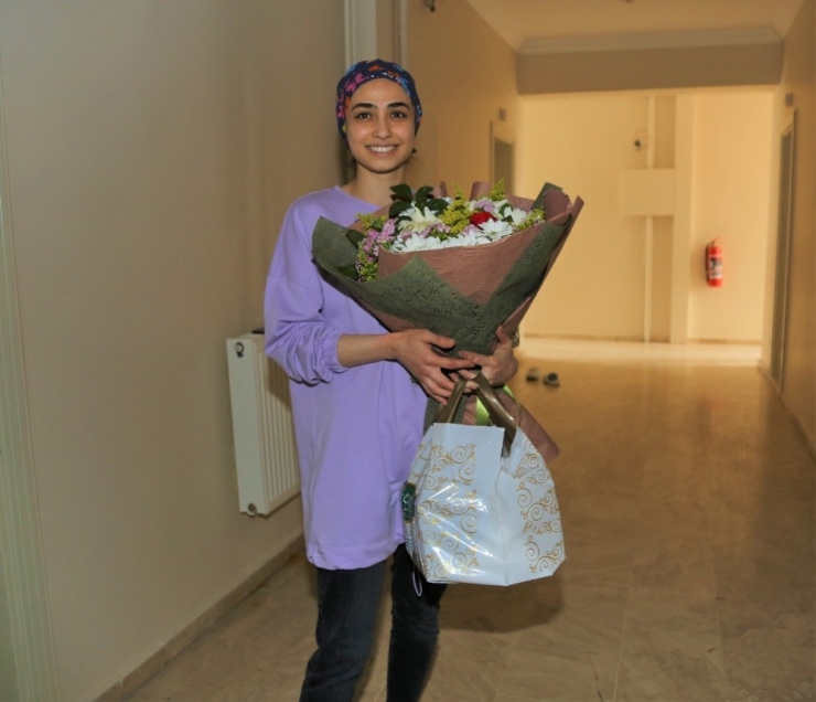 Sağlık Çalışanına Sürpriz Doğum Günü