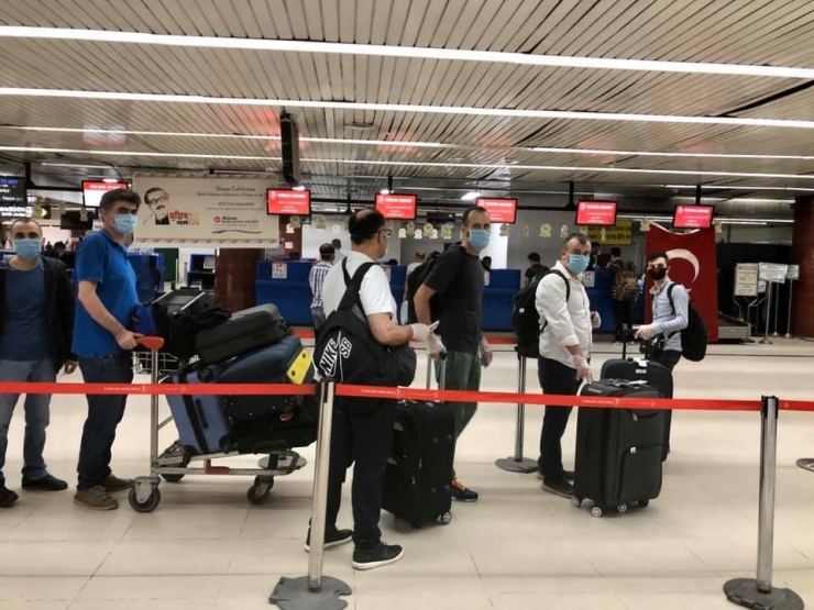 Bangladeş’teki Türk Vatandaşları Özel Uçakla Türkiye’ye Getiriliyor