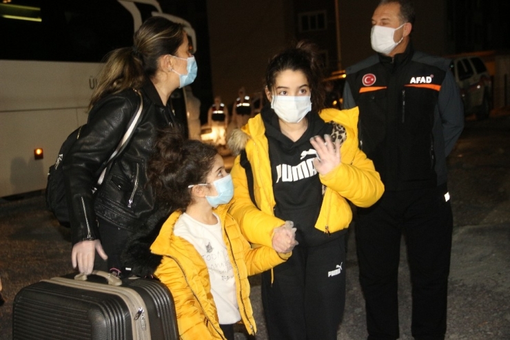 333 Türk Vatandaşı İngiltere’den Türkiye’ye Getirildi