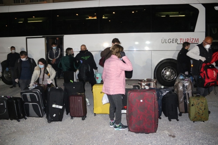 333 Türk Vatandaşı İngiltere’den Türkiye’ye Getirildi