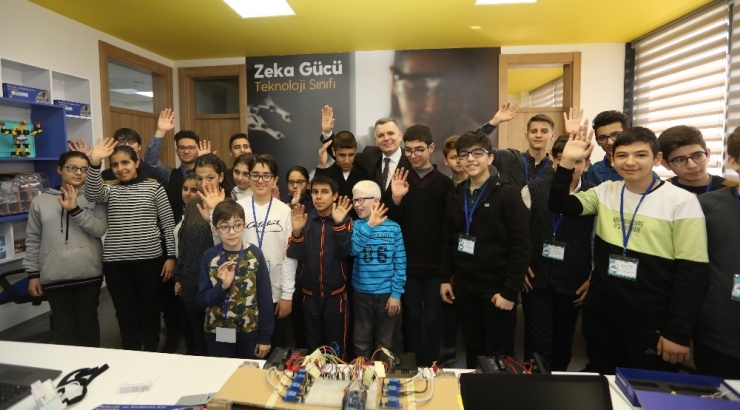 Zeka Gücü Öğrencilerinden Sağlık Çalışanlarına 3d Destek