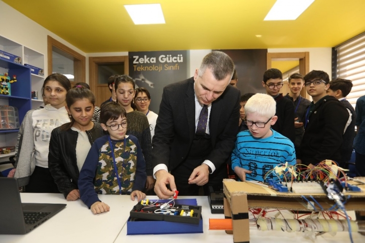 Zeka Gücü Öğrencilerinden Sağlık Çalışanlarına 3d Destek