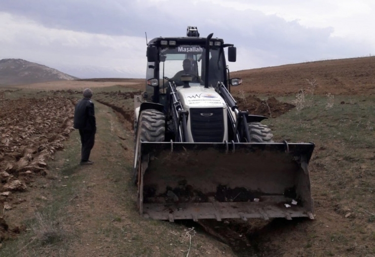 Van Büyükşehir Belediyesinden Çiftçilere Destek