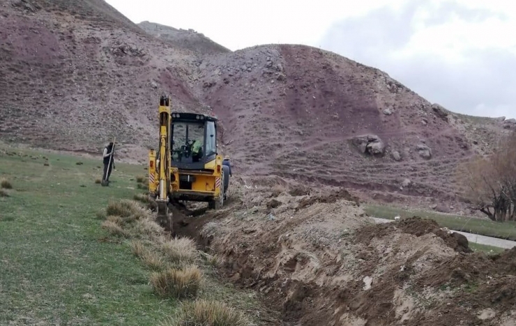 Van Büyükşehir Belediyesinden Çiftçilere Destek