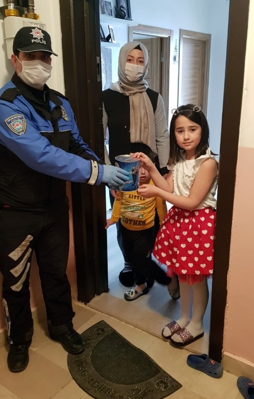 Kumbarasındaki Parayı Milli Dayanışma Kampanyasına Bağışladı