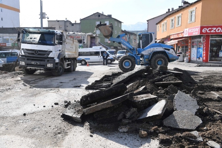Muş Belediyesinin Asfalt Çalışmaları Sürüyor