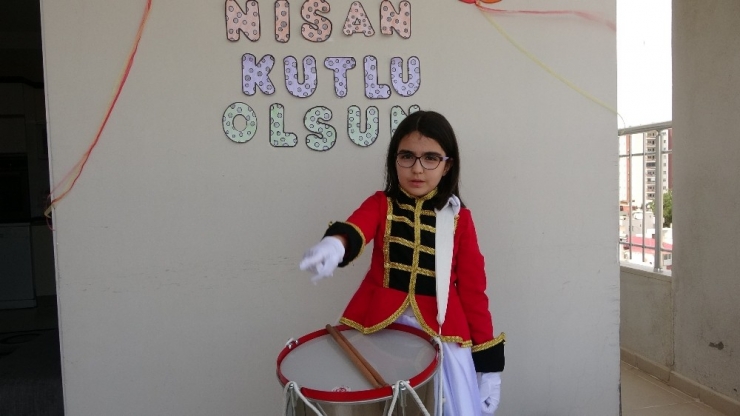 Sınıf Arkadaşlarını Özlediler, 23 Nisan Kutlamasında Duygusal Anlar Yaşadılar