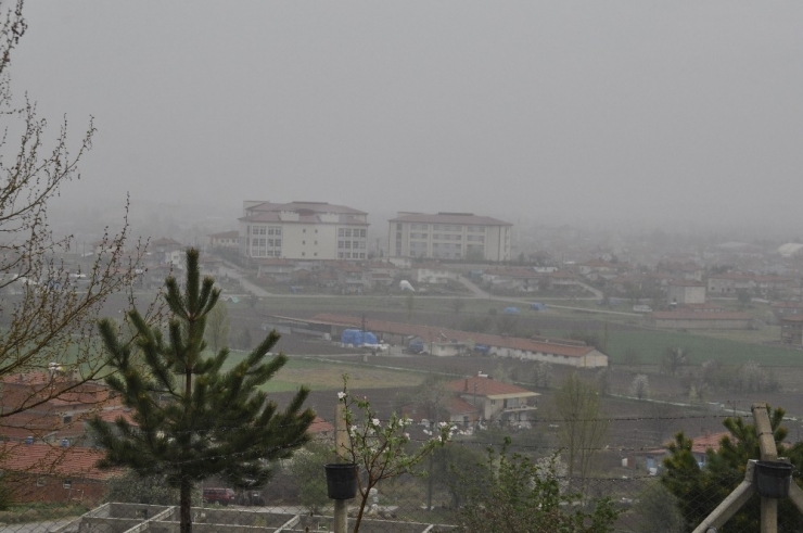 Şuhut’ta Sağanak Yağış Etkili Oldu