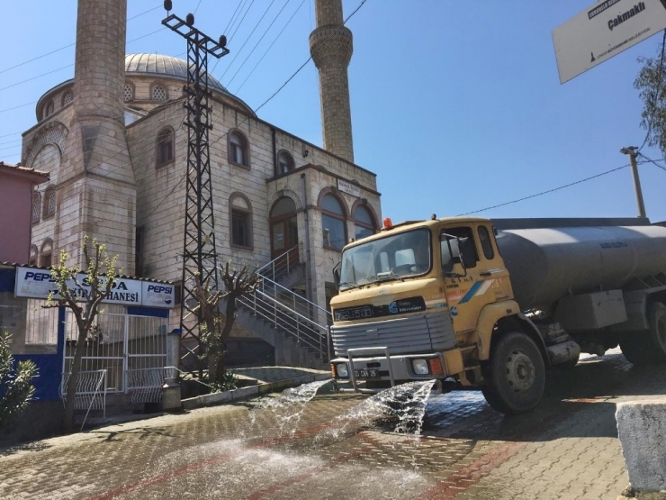 Aliağa Köşe Bucak Dezenfekte Ediliyor