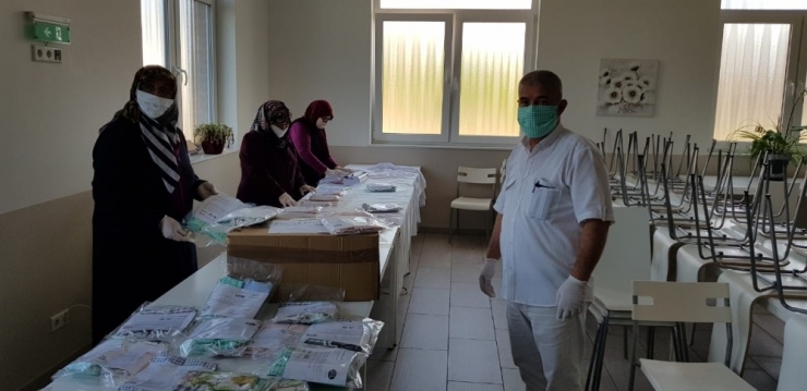 Almanya’daki Karabüklü Gurbetçiler Sağlıkçılar İçin Maske Dikti