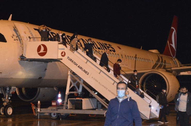 Almanya’dan Getirilen Türk Vatandaşları Ağrı’da Yurtlara Yerleştirildi