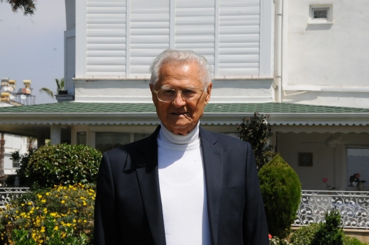 Alman Filozof Prof.dr. Kosing: “Türk Hastaneleri Alman Hastanelerine Göre Çok Daha Sağlıklı”