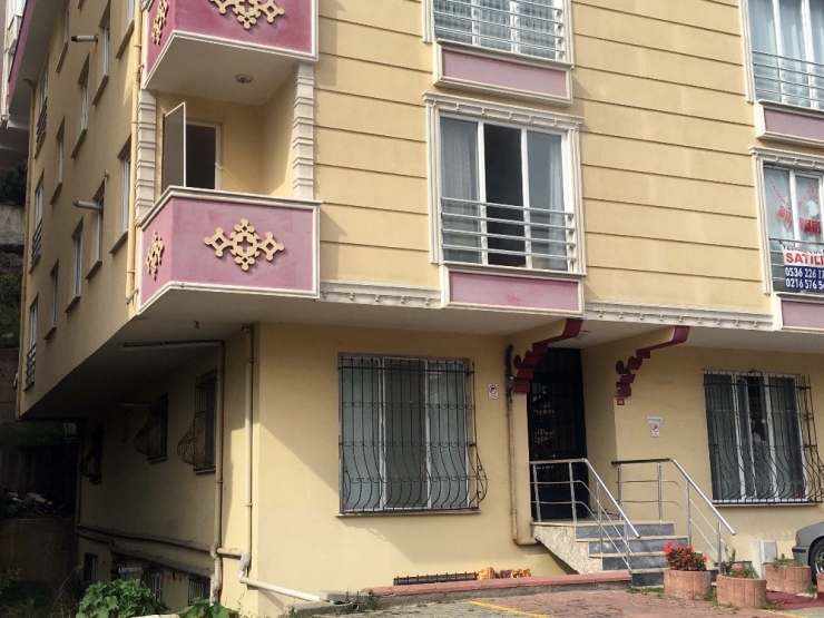 Ataşehir’de Ocakta Unutulan Yemek Yangına Neden Oldu