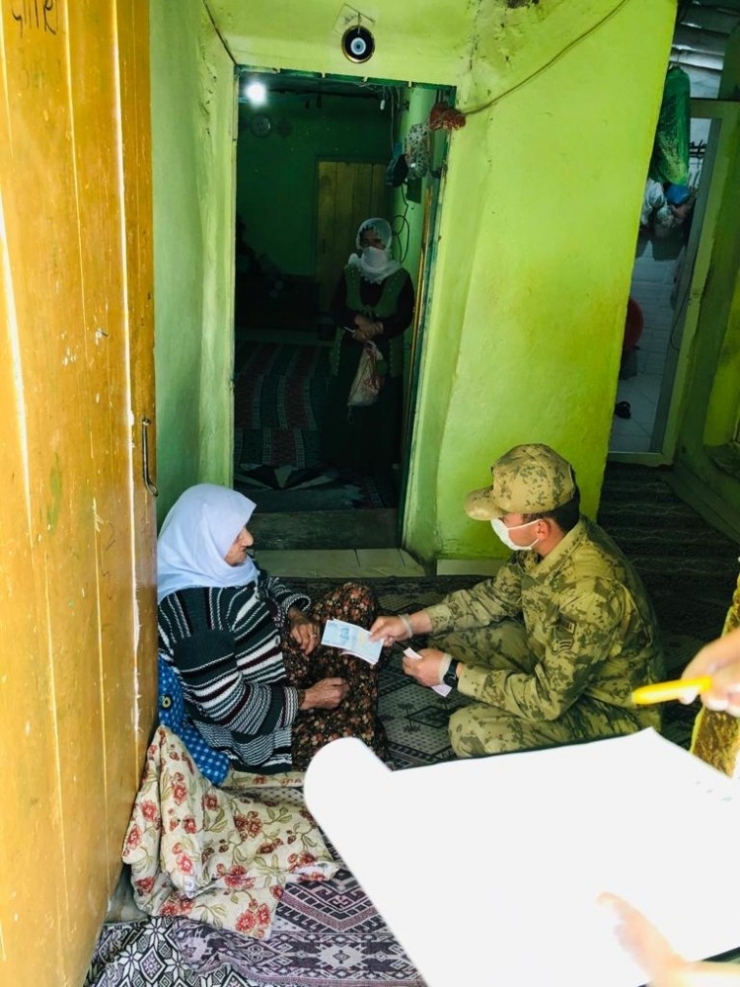 Batman’da Jandarma Ekipleri Vatandaşların Yardımına Koşuyor