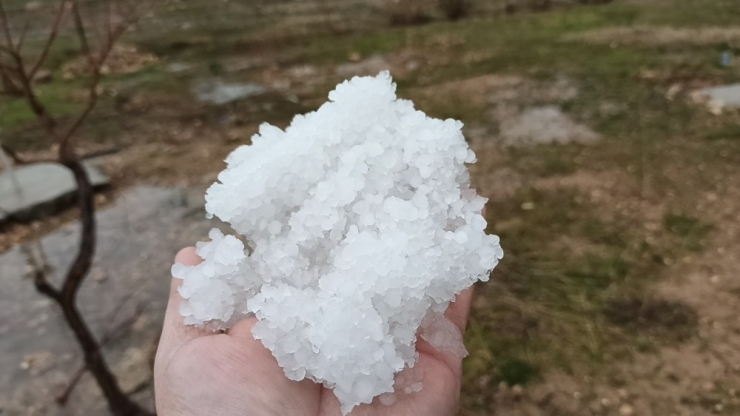 Gercüş’te Dolu Yağışı Hayatı Olumsuz Etkiledi