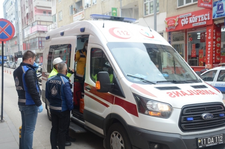 Diyaliz Aracından İnerken Dengesini Kaybedip Düşen Kadın Yaralandı