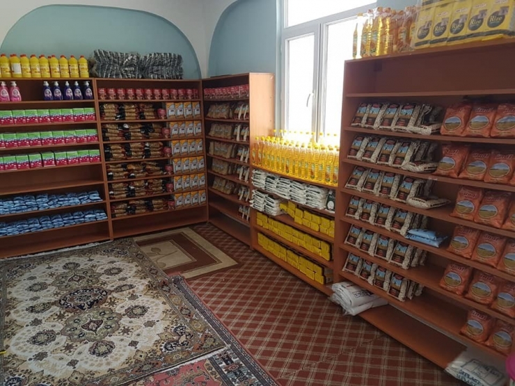 Kapalı Camiyi Yardım Marketine Çevirdiler