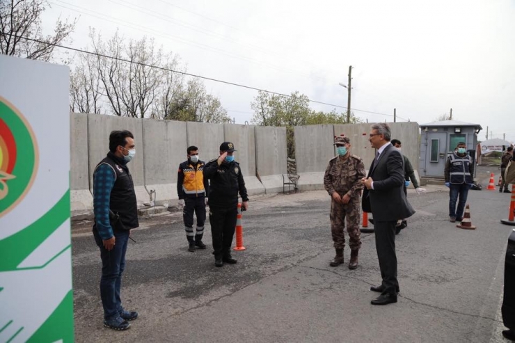 Vali Ekinci, Kontrol Noktasında İncelemelerde Bulundu