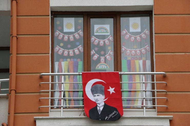 23 Nisan İlk Kez Evde Kutlanacak