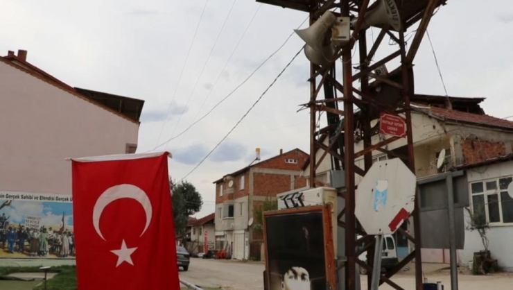 Çocuklar 23 Nisanı Kutladı, Bütün Köy Hoparlörden Dinledi