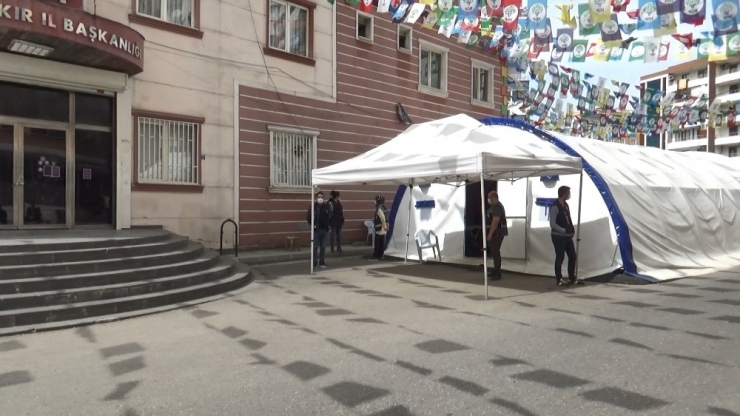 Hdp Önündeki Ailelerin Evlat Nöbeti 233’üncü Gününde