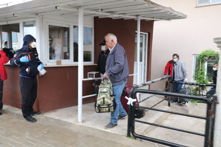 Afyonkarahisar’da Karantina Altındaki 511 Vatandaş Memleketlerine Uğurlandı