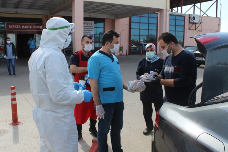 Sağlık Personellerine Yiyecek İkramı