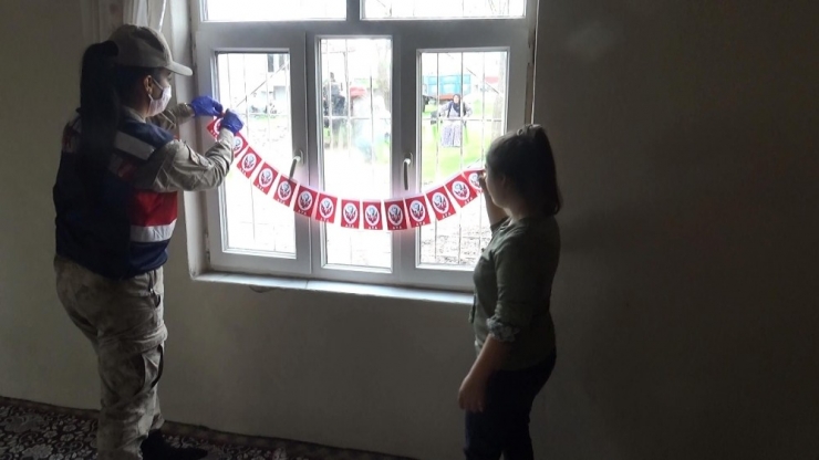 Jandarma Down Sendromlu Çocuğun 23 Nisan İsteğini Geri Çevirmedi