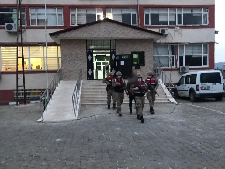 6 Yıldır Aranan Terörist, Kahvede Kardeşine Ait Kimlikle Kumar Oynarken Yakalandı