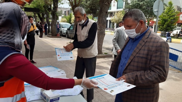 Bismil Belediyesi Vatandaşlara Maske Ve İmsakiye Dağıttı
