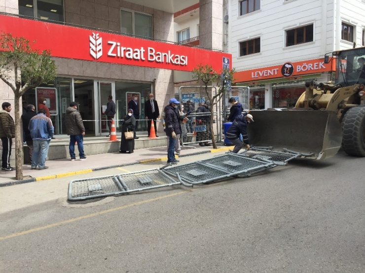 Kuyruklara Demir Bariyer Ayarı