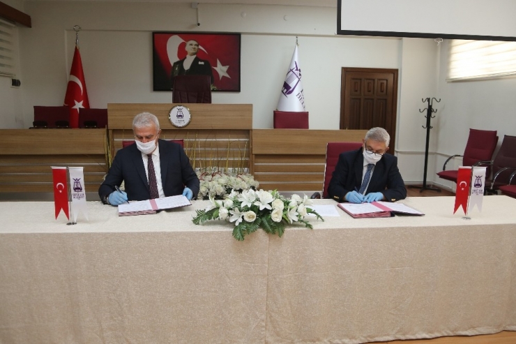 Efeler Belediyesi İle Elektrik Mühendisleri Odası Arasında İmzalar Atıldı