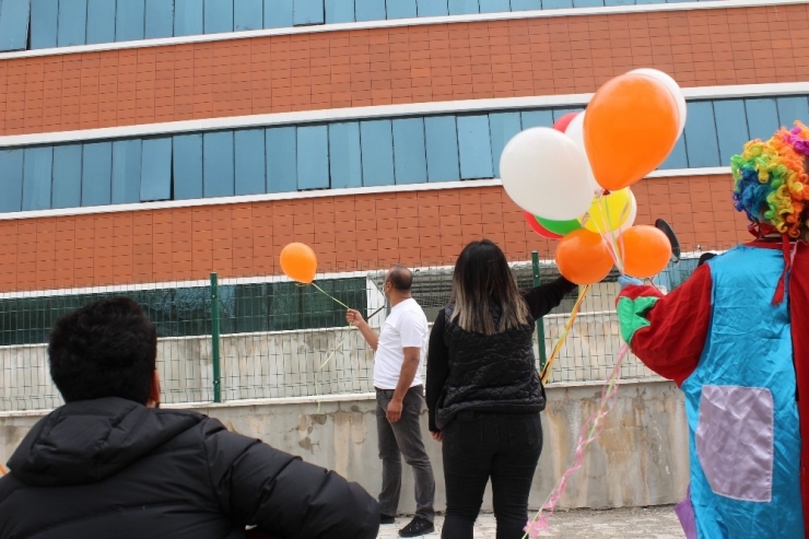 Hastanede Tedavi Gören Çocuklara, Bahçeden 23 Nisan Kutlaması