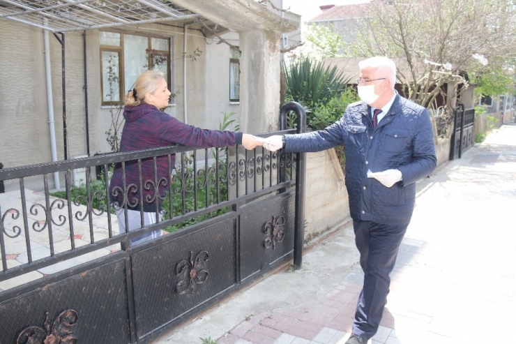 Başkan Yüksel Maske Dağıtmaya Devam Ediyor